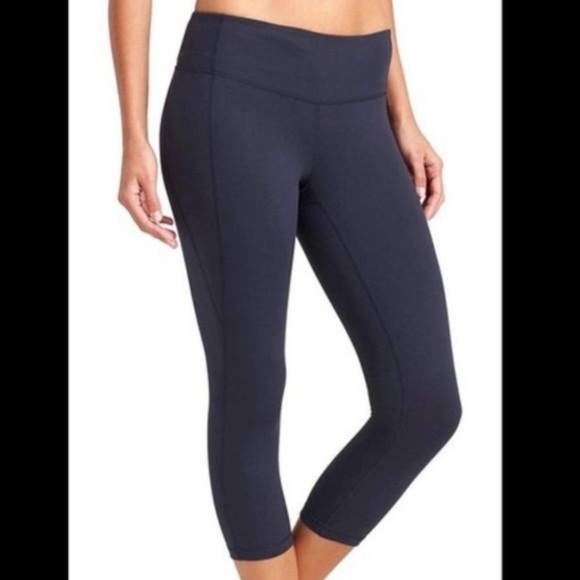 Athleta Pants - Athleta Revelation Crop Cropped Capri Leggings, M
